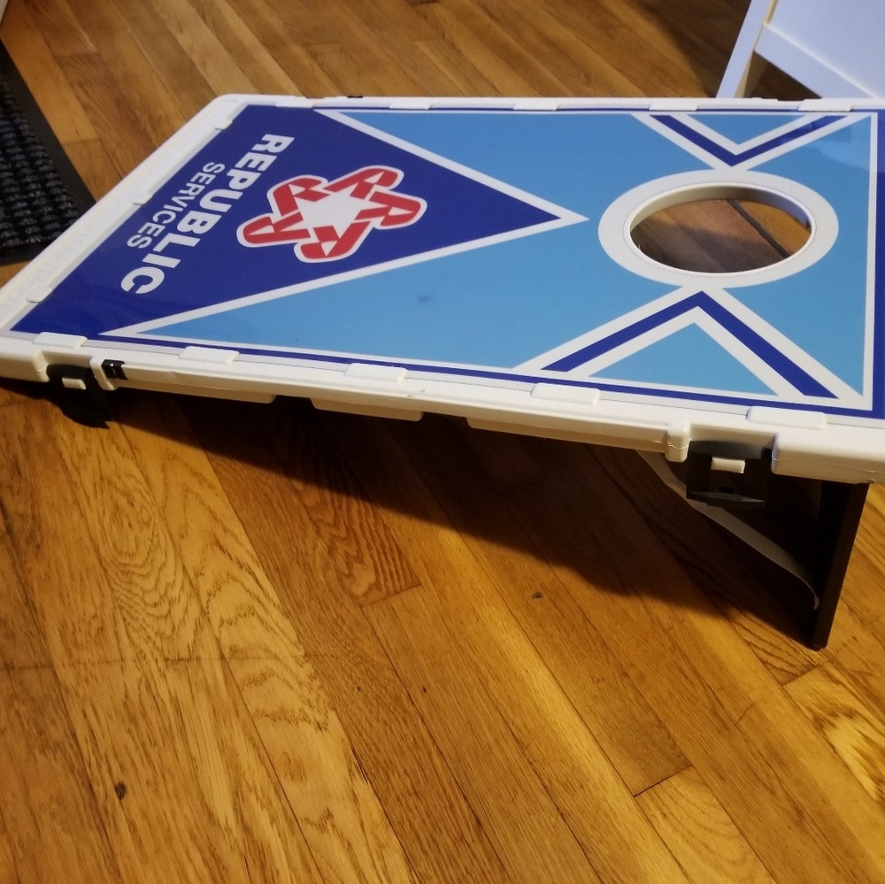 Bag toss game